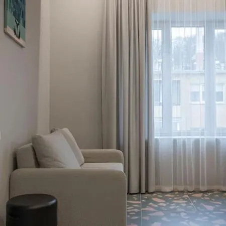 Resume Apartments, Swimmer Lounge No10 By Urban Rent