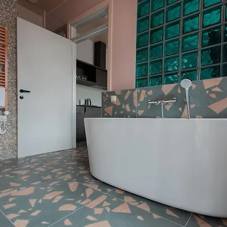 Resume Apartments, Swimmer Lounge No10 By Urban Rent Apartment *
