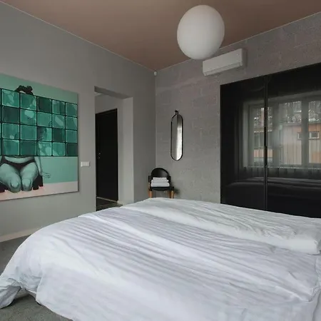 Apartment Resume Apartments, Swimmer Lounge No10 By Urban Rent